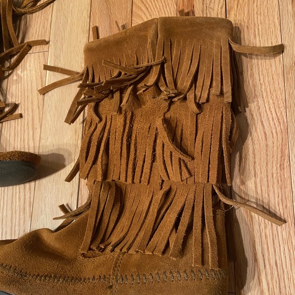 Minnetonka Moccasins 3-Layer Fringe Boots - Picture 5 of 6